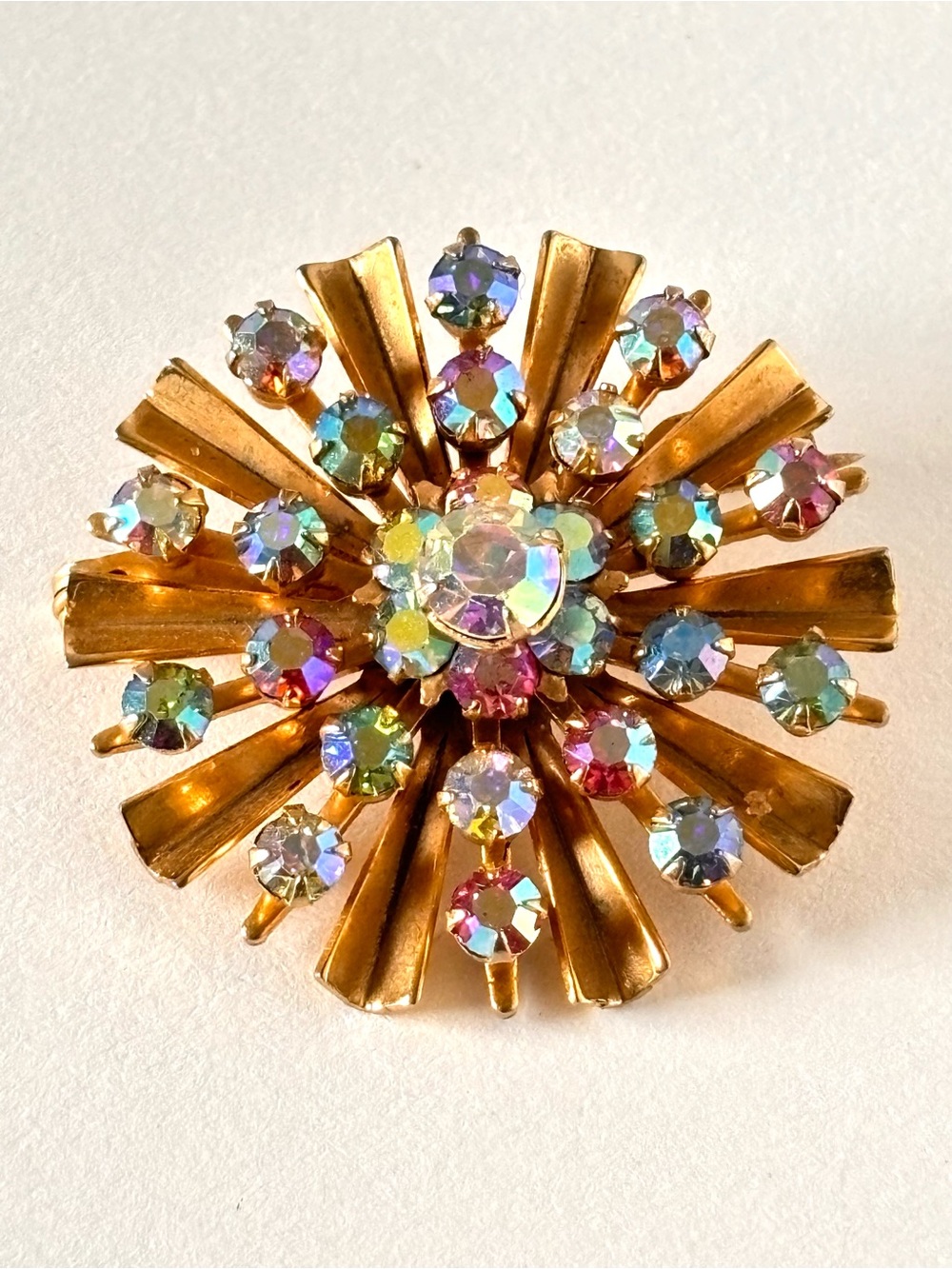 Absolutely stunning vintage brooch in the shape of a flower.